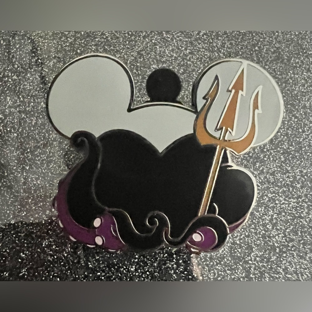 Disney: 2022 Limited Edition Ursula Villian Mickey Shaped Mystery Pin